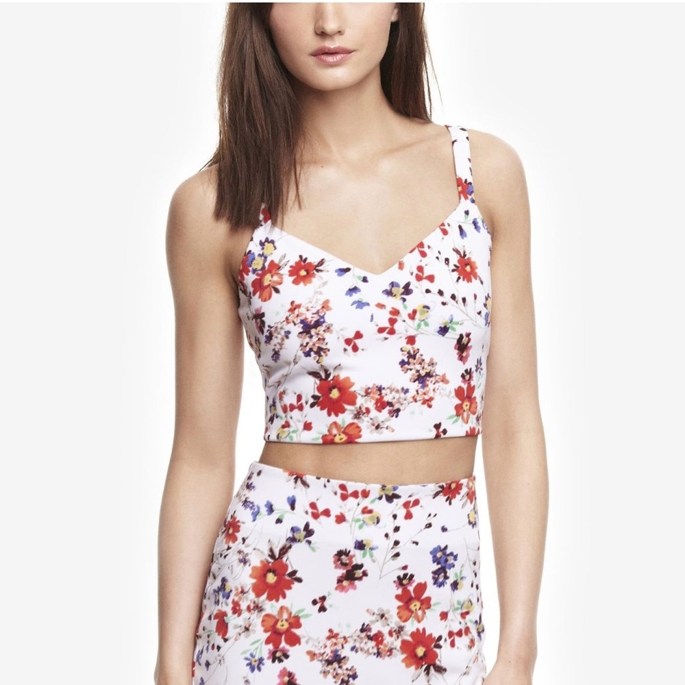 ❤️EXPRESS❤️White Floral Crop Top - XS